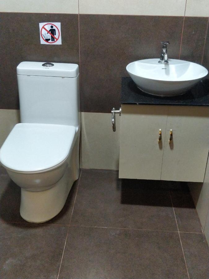 Majestic Inn Thiruvananthapuram Екстер'єр фото